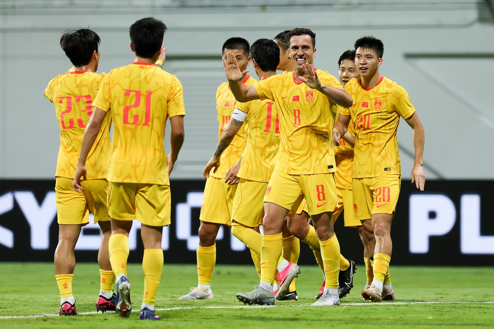 WSOP中国-沪媒：国足换人后表现让球迷不满，长时间被新加坡队压制和围攻
